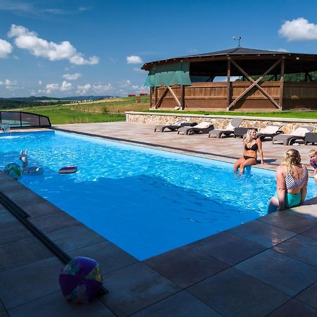 Ranch Jestrebice Hotell Hermanicky Eksteriør bilde
