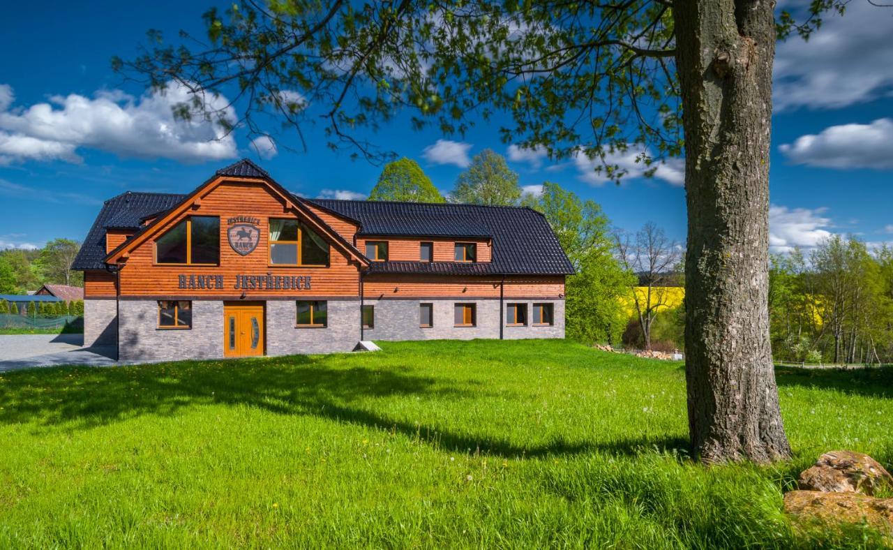 Ranch Jestrebice Hotell Hermanicky Eksteriør bilde