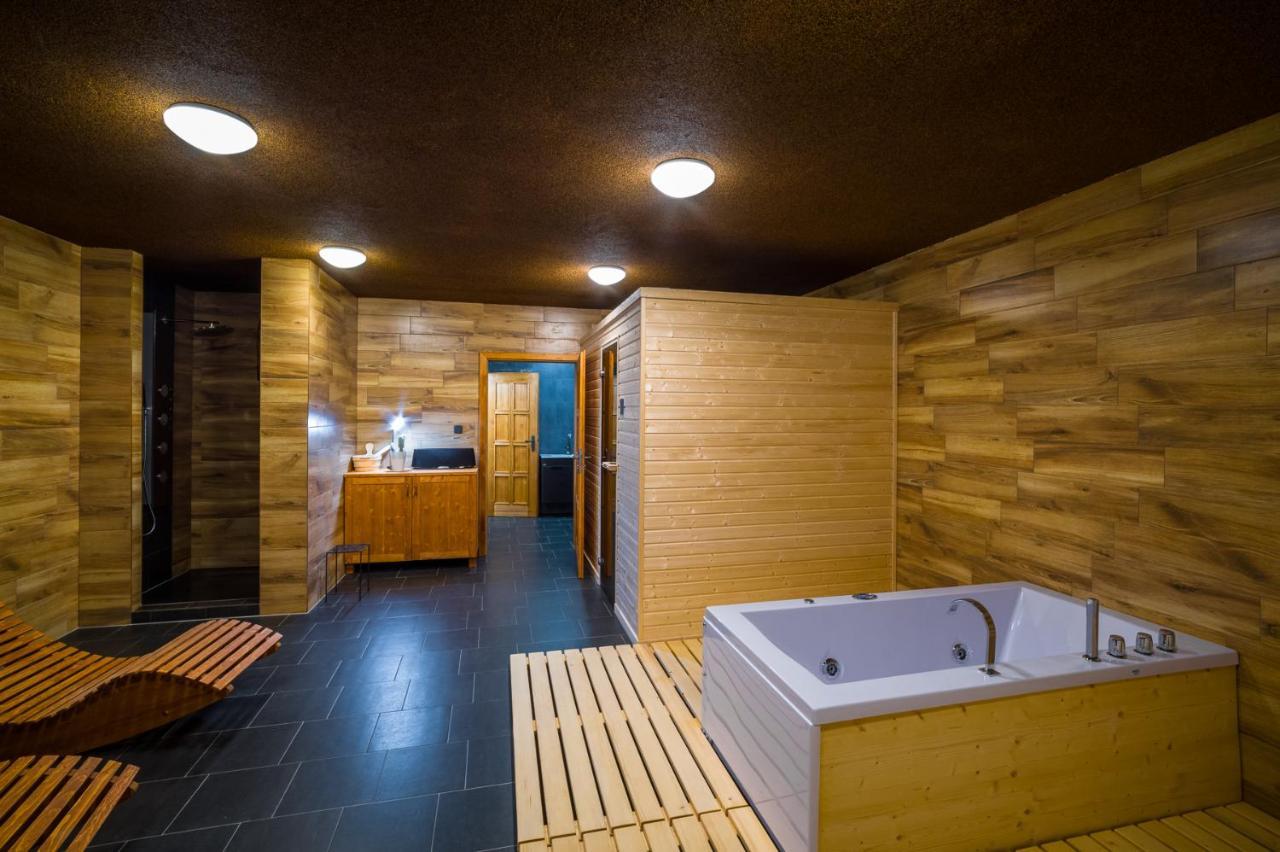 Ranch Jestrebice Hotell Hermanicky Eksteriør bilde