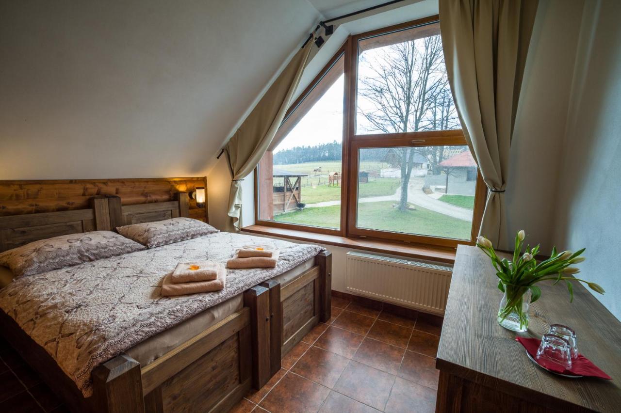 Ranch Jestrebice Hotell Hermanicky Eksteriør bilde