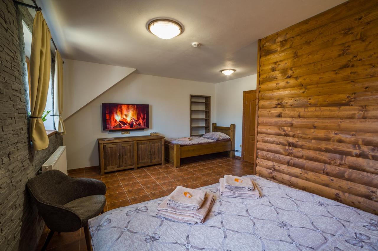 Ranch Jestrebice Hotell Hermanicky Eksteriør bilde