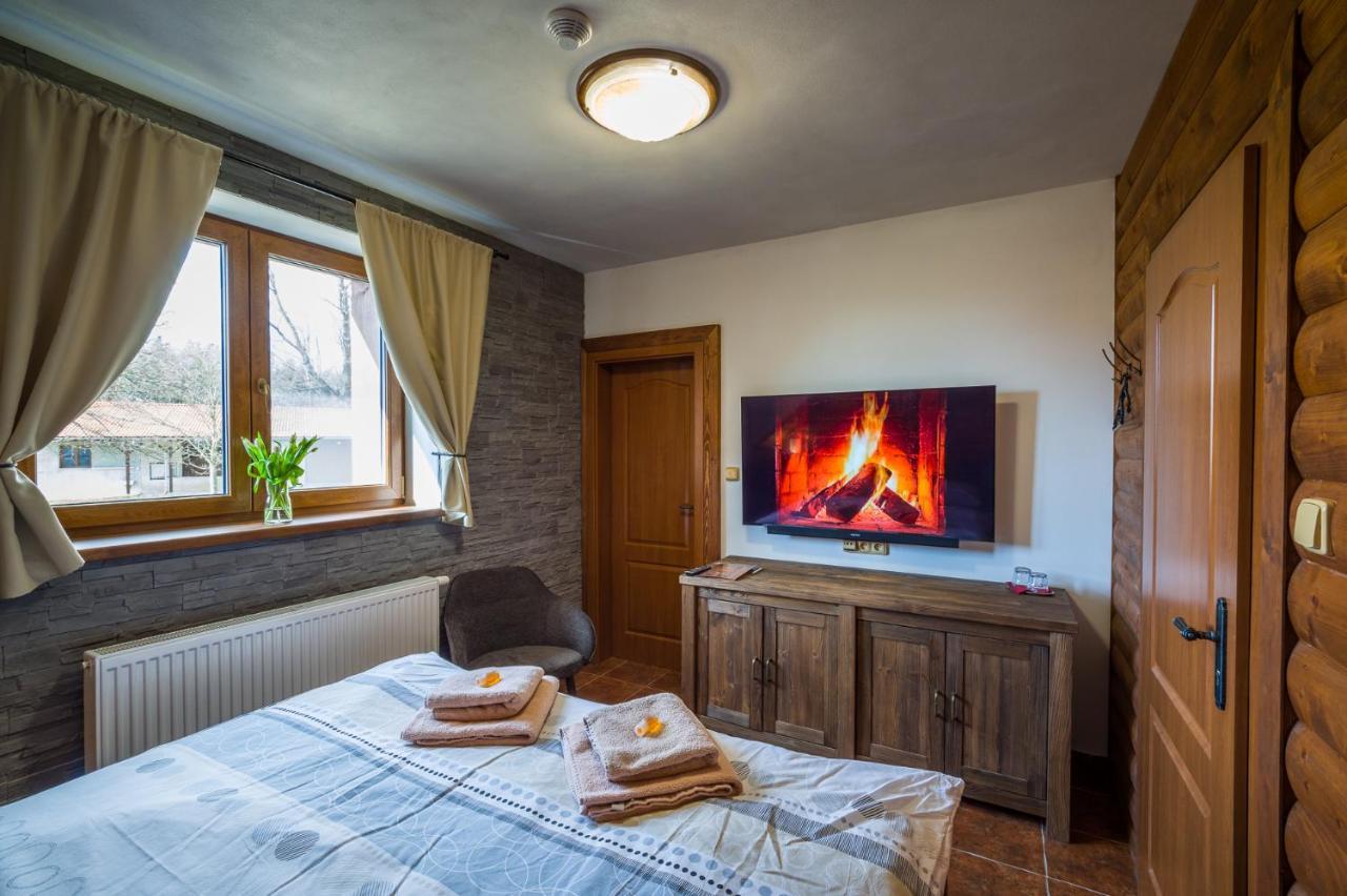 Ranch Jestrebice Hotell Hermanicky Eksteriør bilde