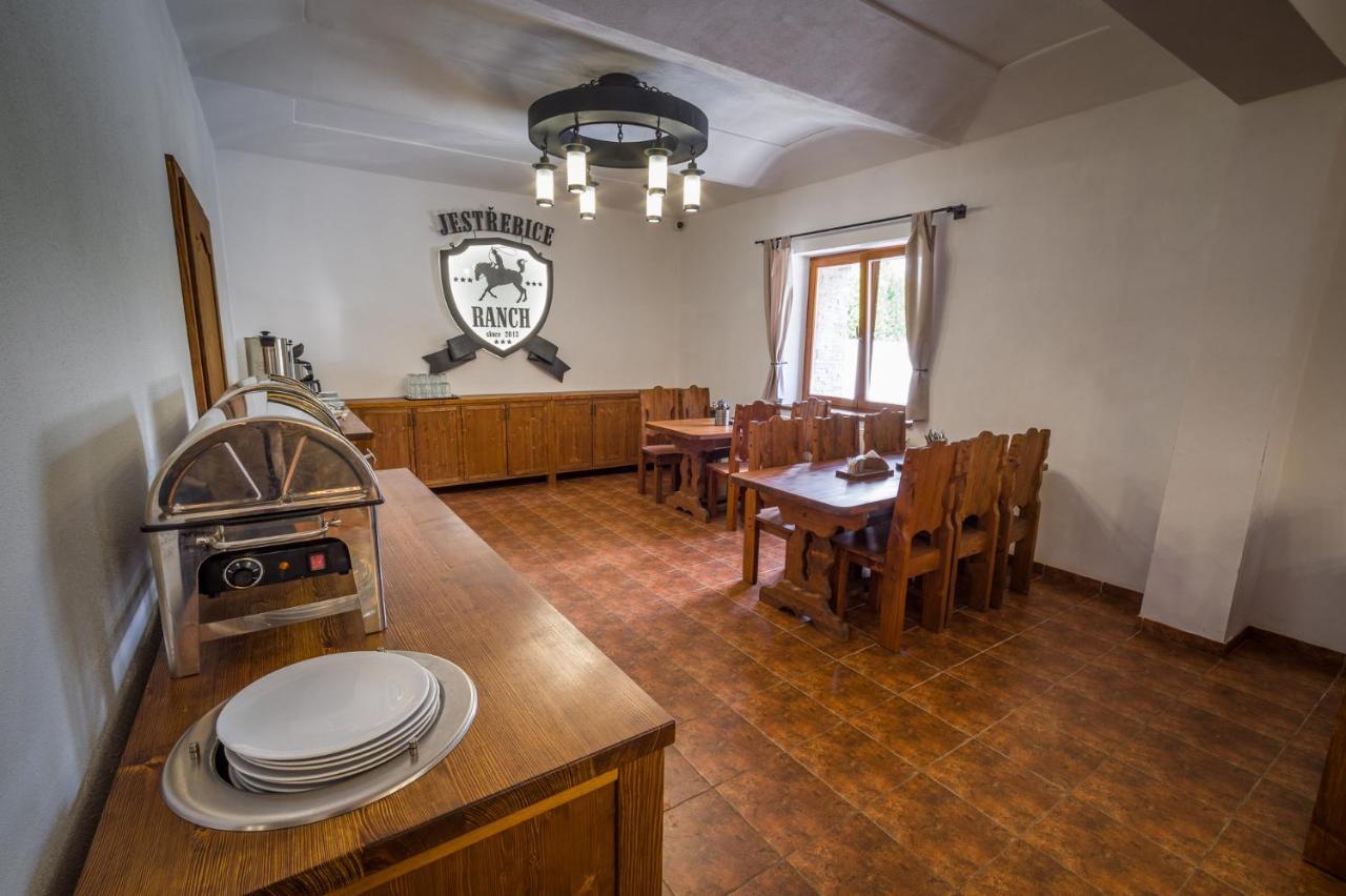 Ranch Jestrebice Hotell Hermanicky Eksteriør bilde