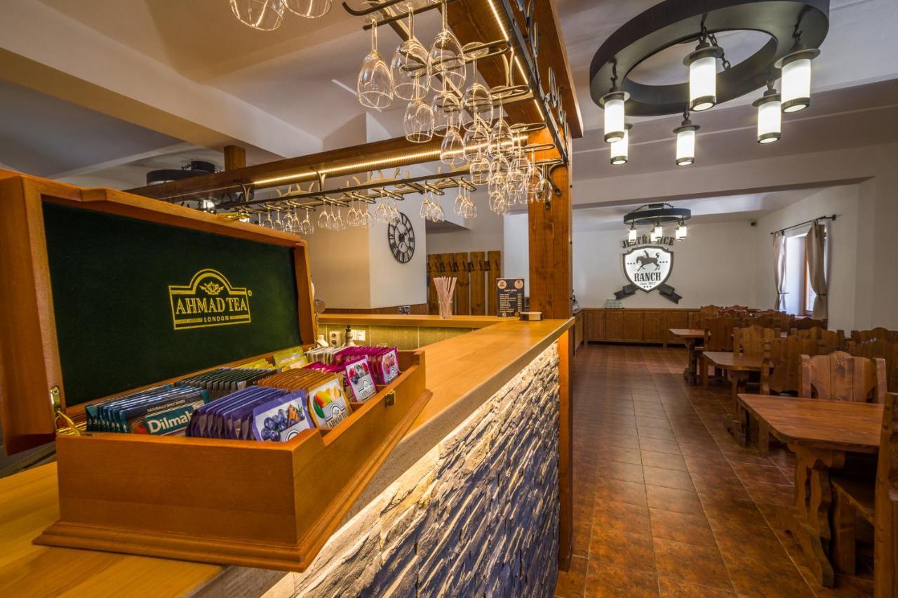 Ranch Jestrebice Hotell Hermanicky Eksteriør bilde
