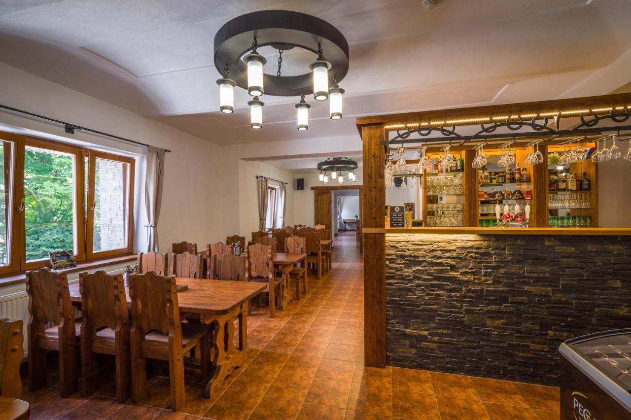Ranch Jestrebice Hotell Hermanicky Eksteriør bilde