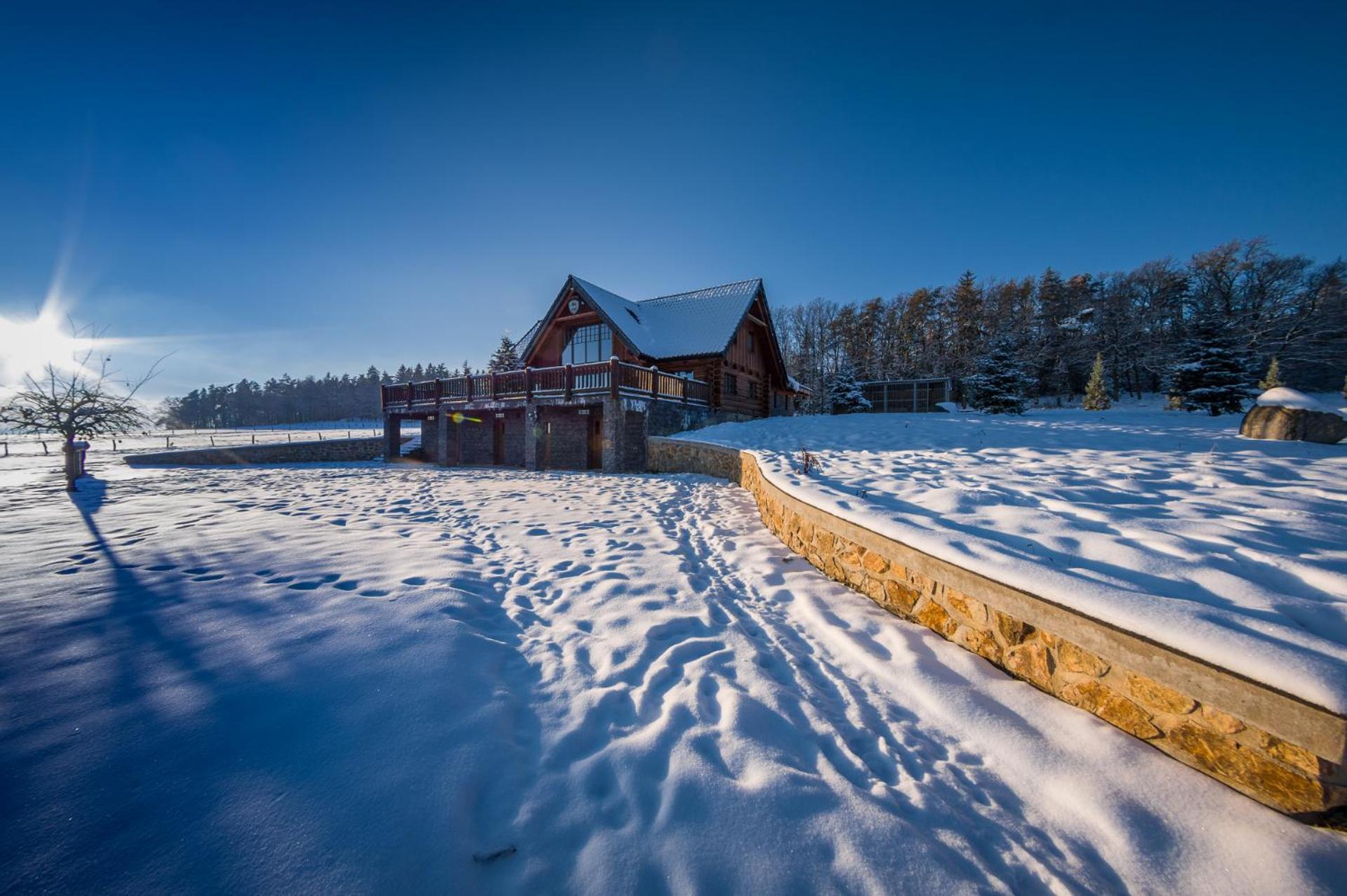 Ranch Jestrebice Hotell Hermanicky Eksteriør bilde