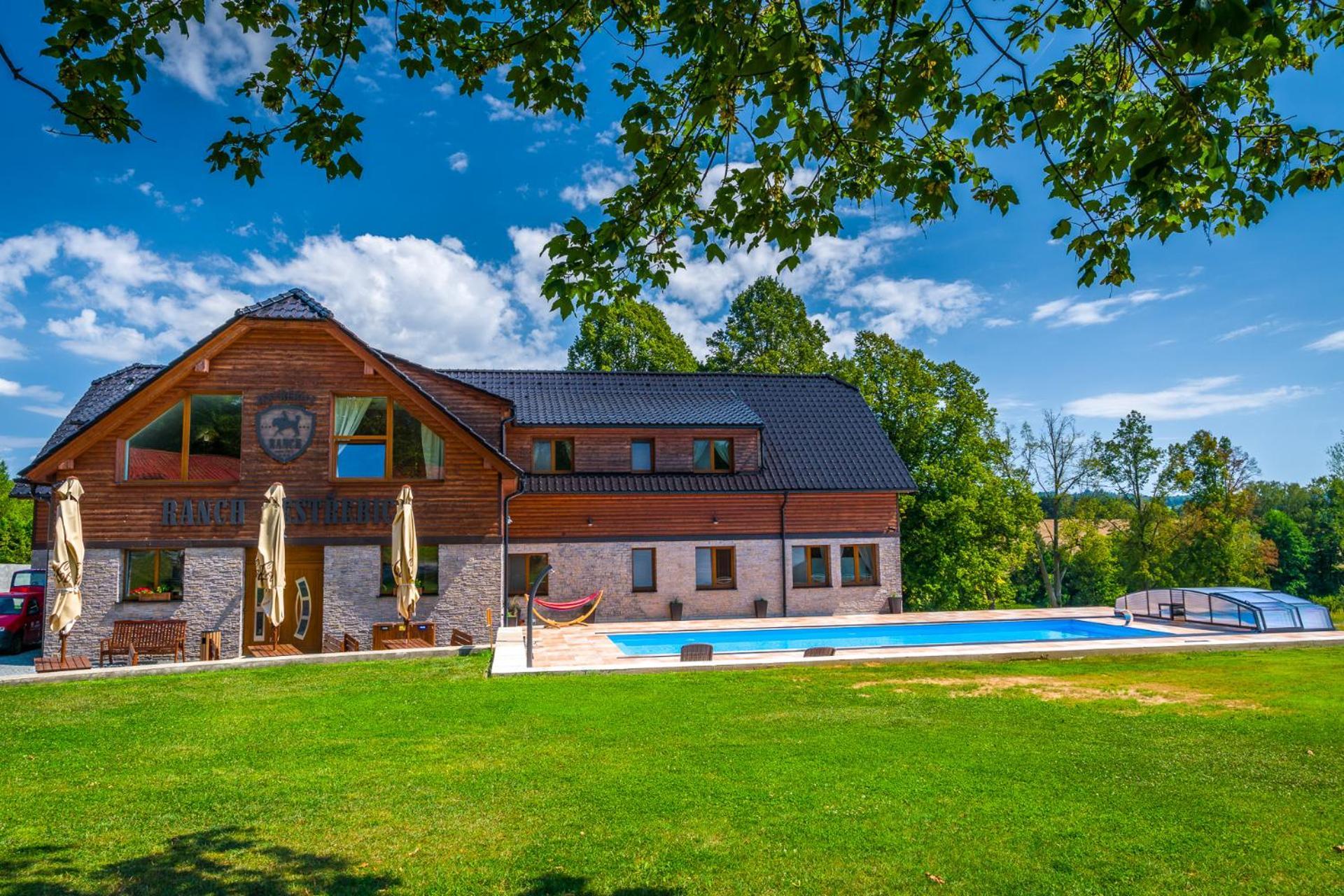 Ranch Jestrebice Hotell Hermanicky Eksteriør bilde